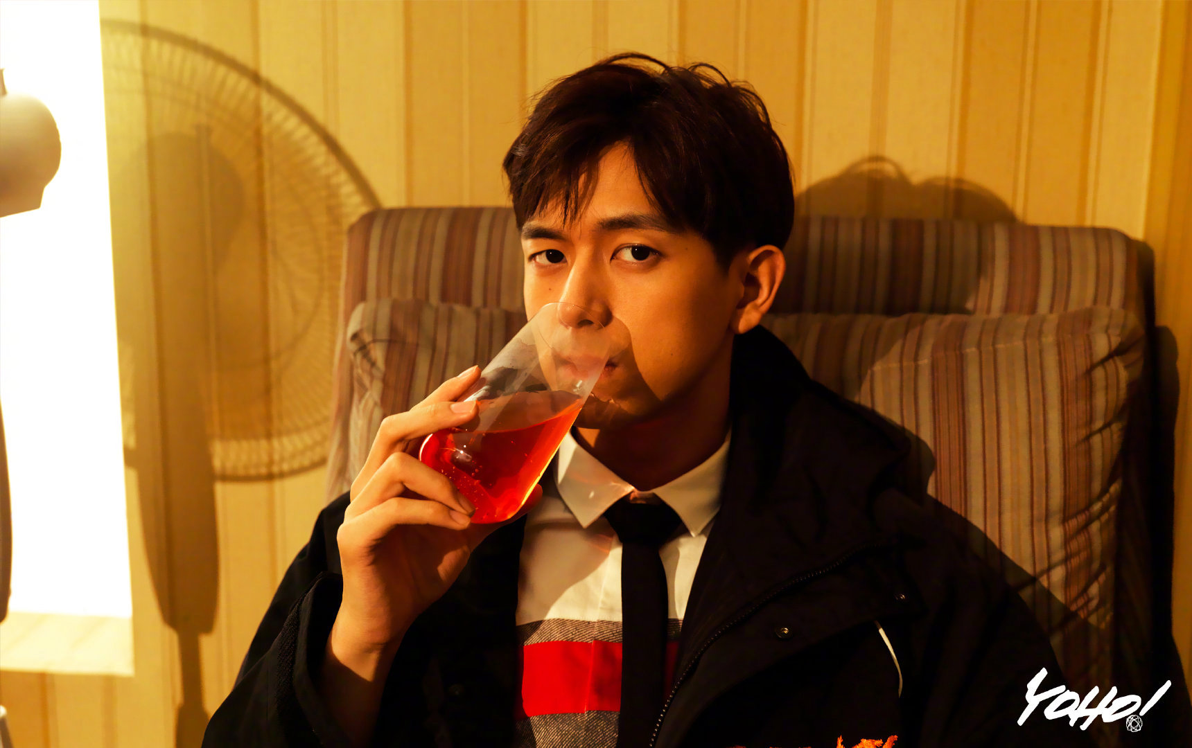 李现×《yoho!潮流志》内页,绒毛怪,游戏机,眼镜,篮球