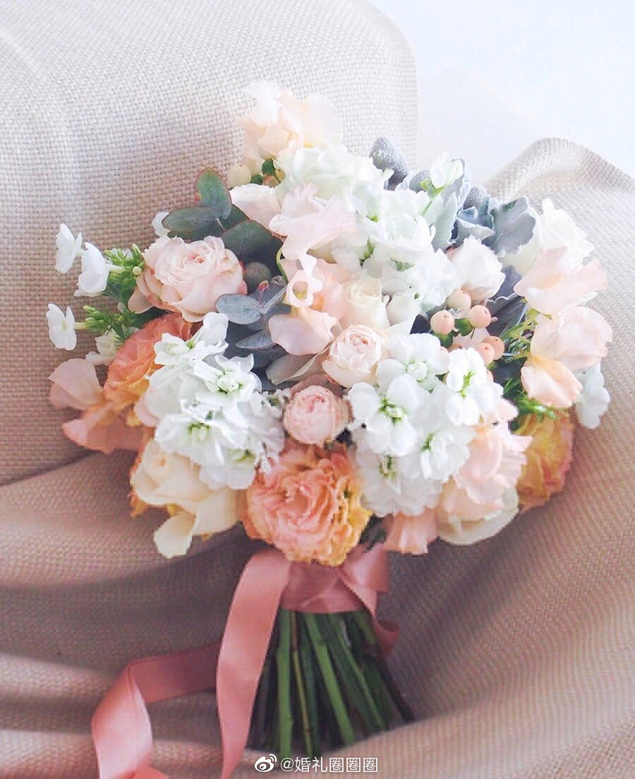 一束束美美的婚礼手捧花,不仅可以点缀婚礼,还能让心情变好