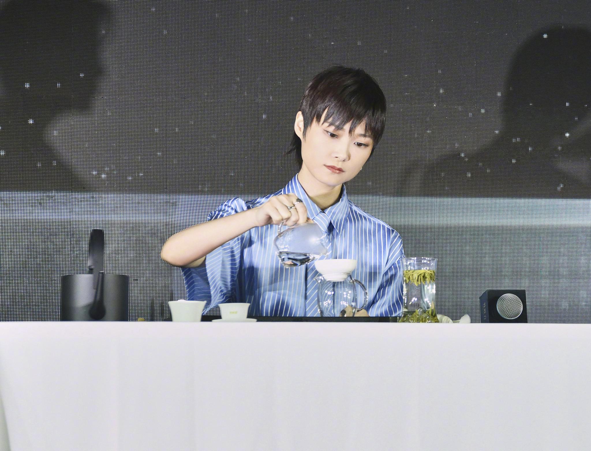 如茶般清新自然,率真优雅,李宇春作为@竹叶青峨眉高山绿茶 代言人