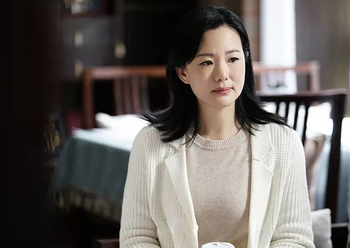 被夸最有中国老婆形象,没演过戏却当了女主角,49岁优雅迷人