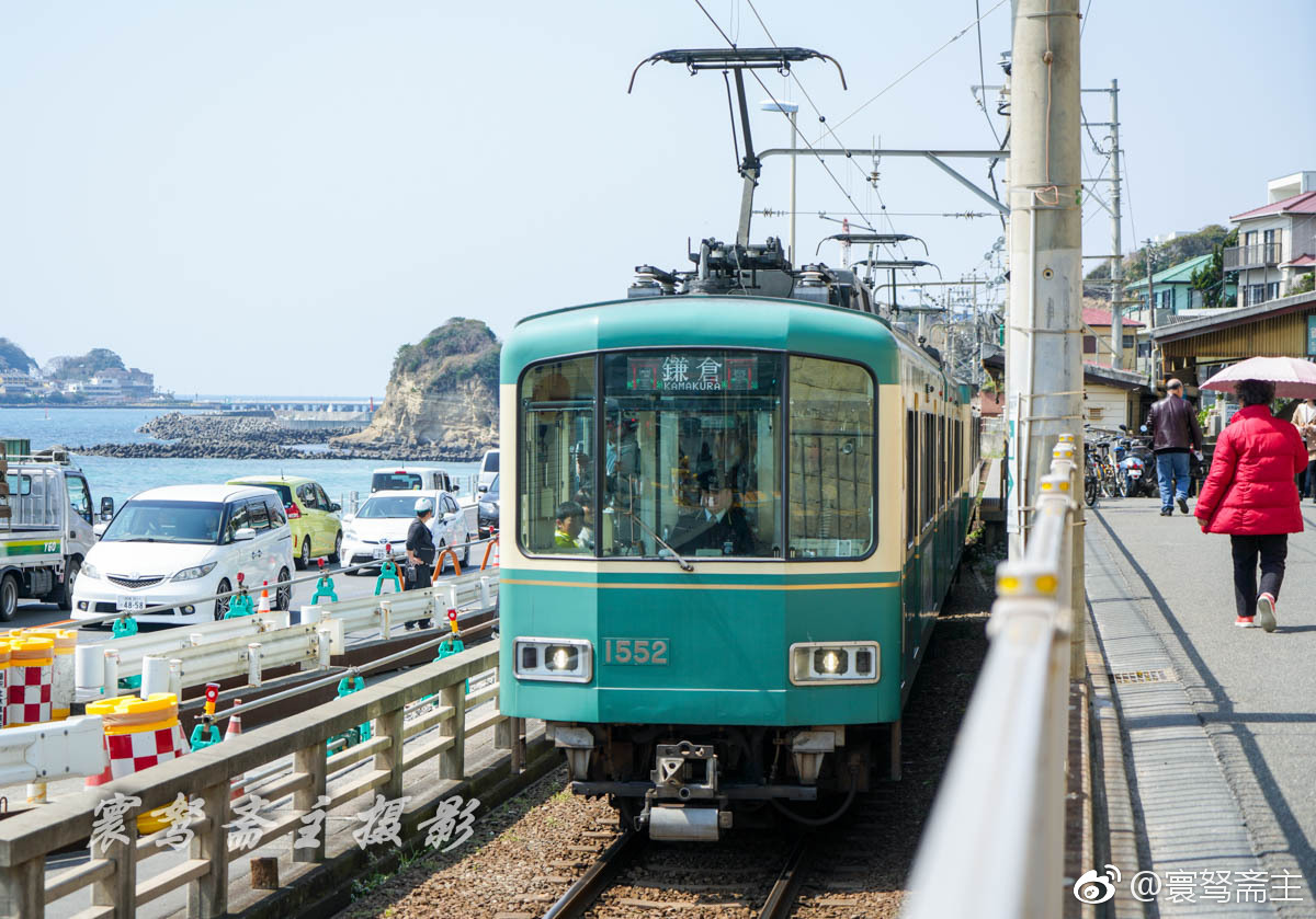 去日本古都之一的镰仓游玩一定要去体验一下这种古老的电车