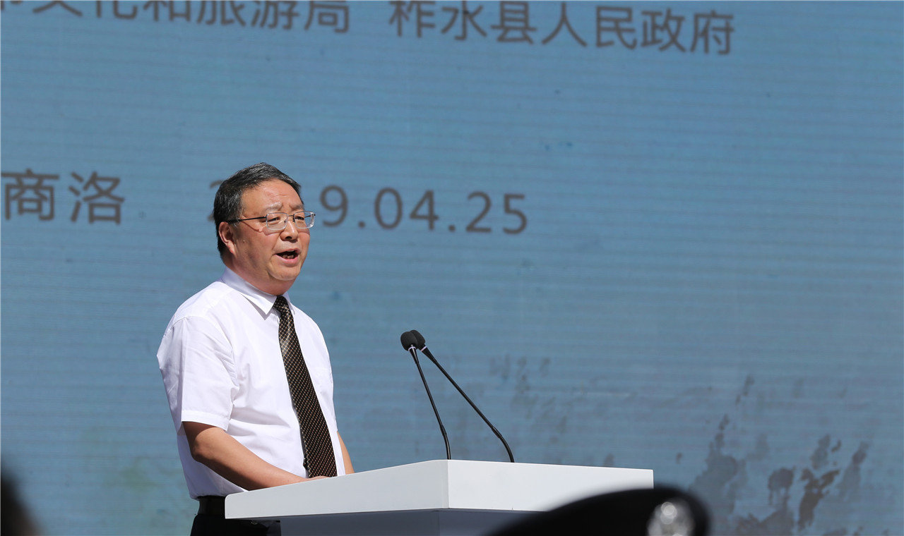 开幕式活动由商洛市委常委,宣传部部长马生龙主持.