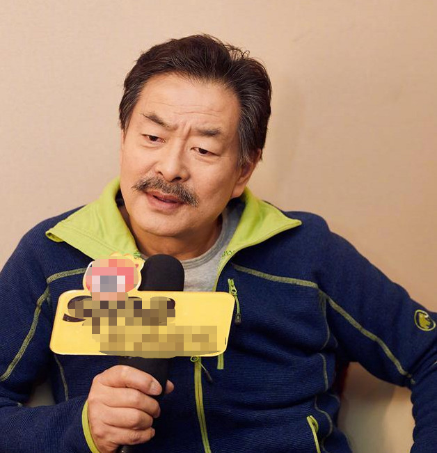 张国立频繁上节目是在挣扎?他主持一分钱不拿,老婆邓婕仍支持