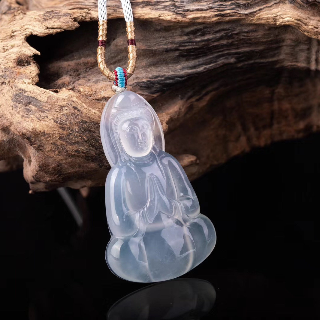 白冰翡翠观音,种老,细腻纯净.雕工简单大气