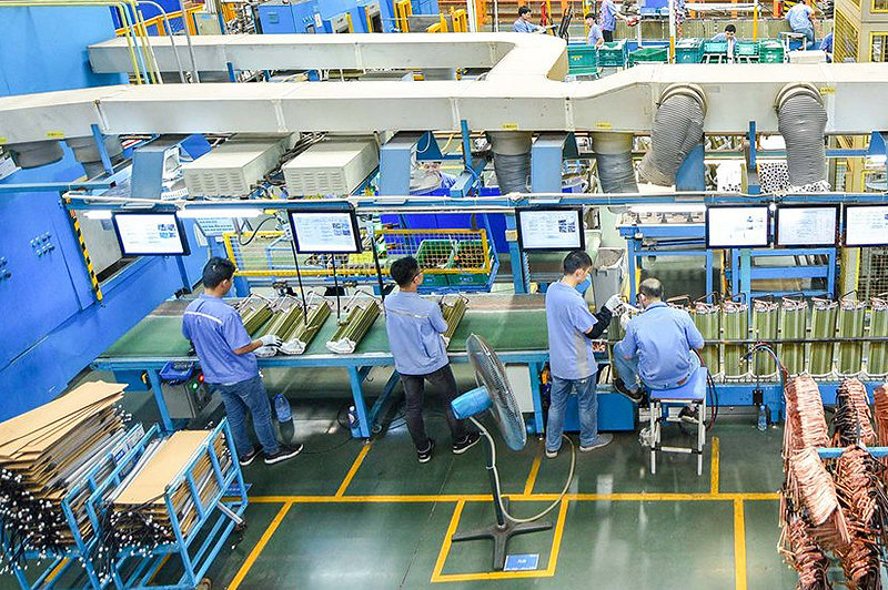 空调广州南沙智慧工厂占地超过4万平方米,是美的六大空调生产基地之一