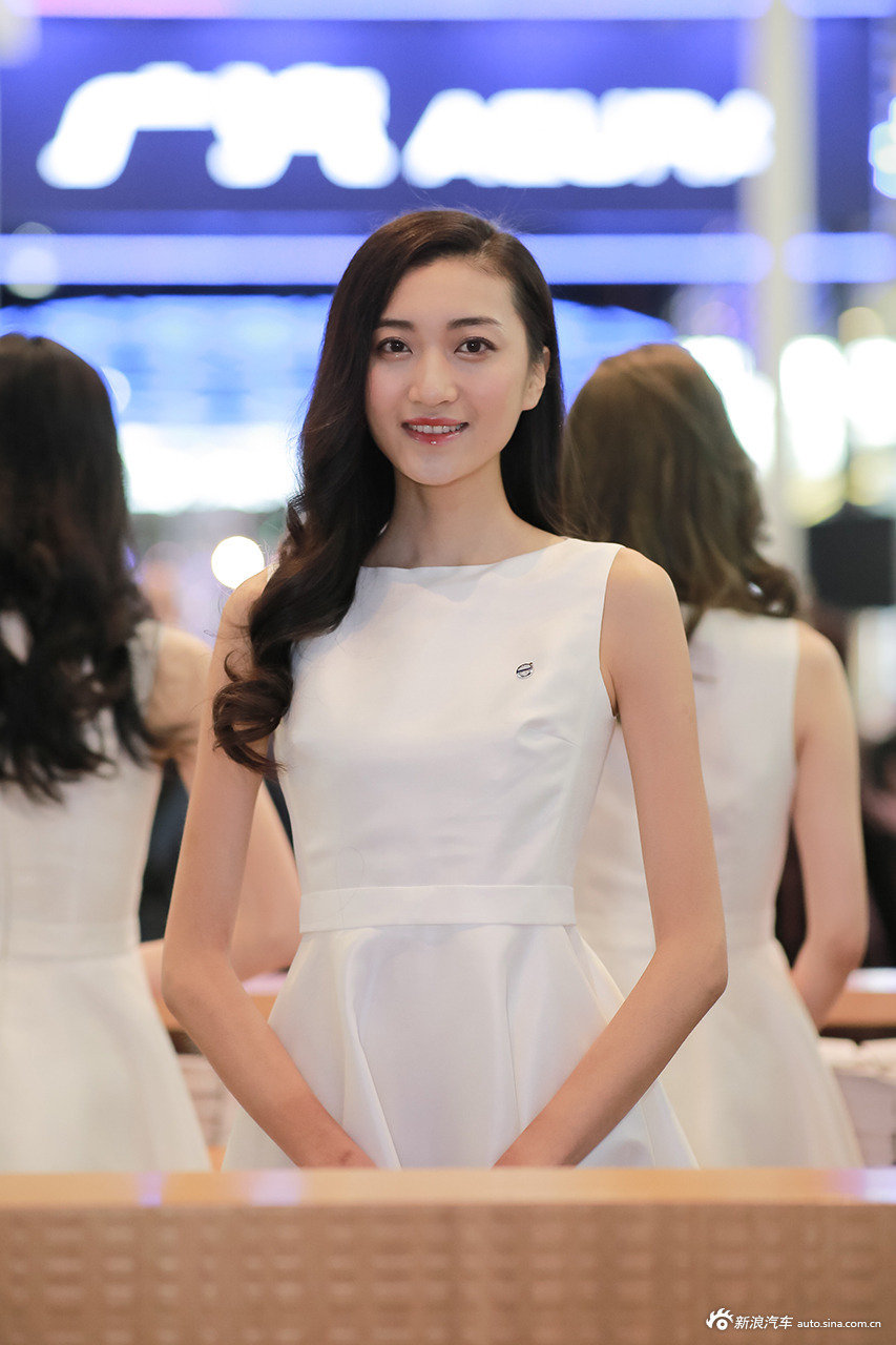 车展上的礼仪小姐姐,你更喜欢哪一个?
