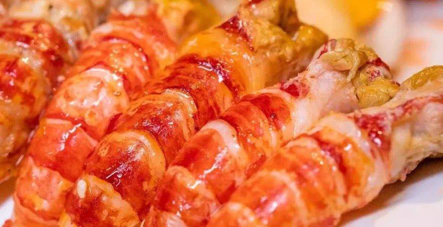 买小龙虾,挑青的好还是红的好?小贩:若挑错了,肉少壳多还难吃