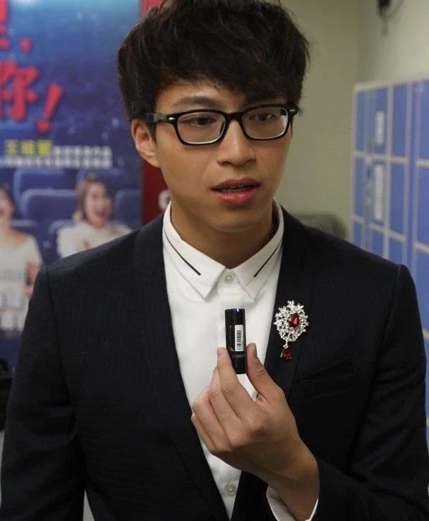 在新剧演契弟!TVB力捧小生密密操肌转变形象:想提高颜值|吴业坤|力捧|小生_新浪新闻