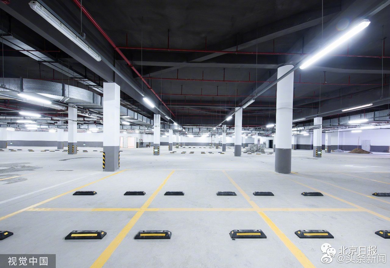 北京大兴机场停车楼将启用设女司机车位