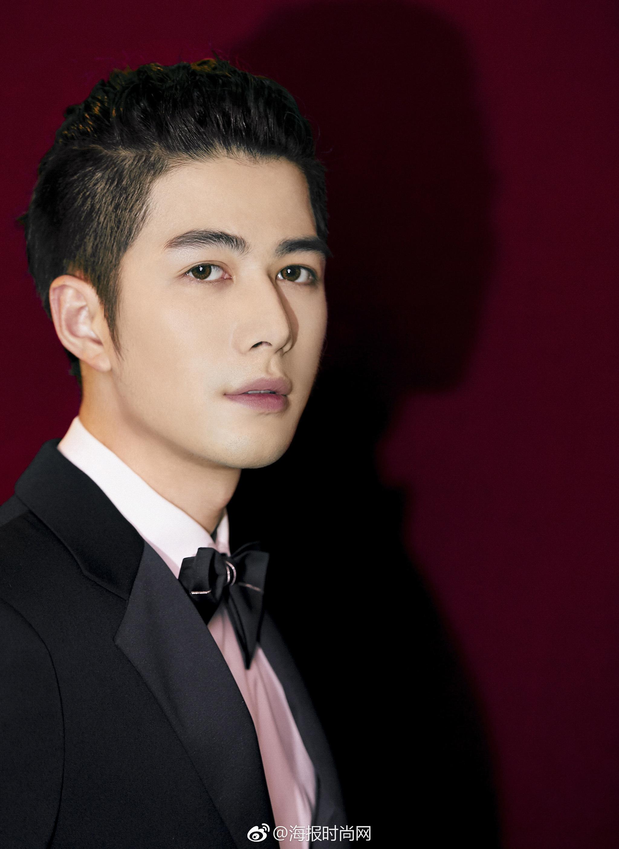 陈学冬 以一身stella mccartney西服套装搭配@piaget伯爵 饰品帅气亮 