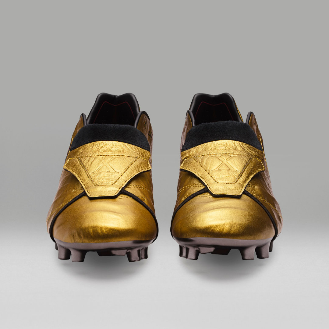 金靴特写高清图11p:2017年4月27日,耐克发售印托蒂名字的2500双金靴