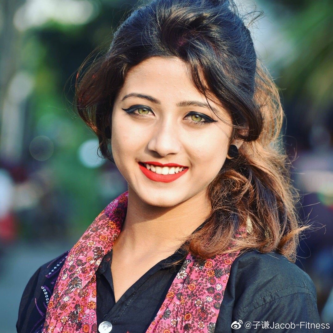 之前火了的印度妹纸riya sanyal,居然在fb和我互粉了