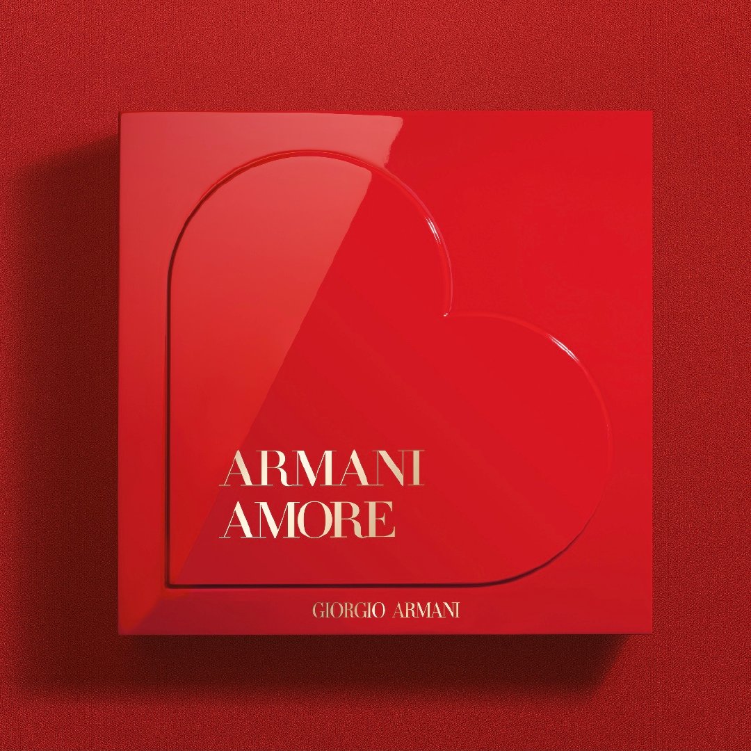 来自阿玛尼七夕限量的王炸彩妆红管高定全色礼盒armani amore发布咯