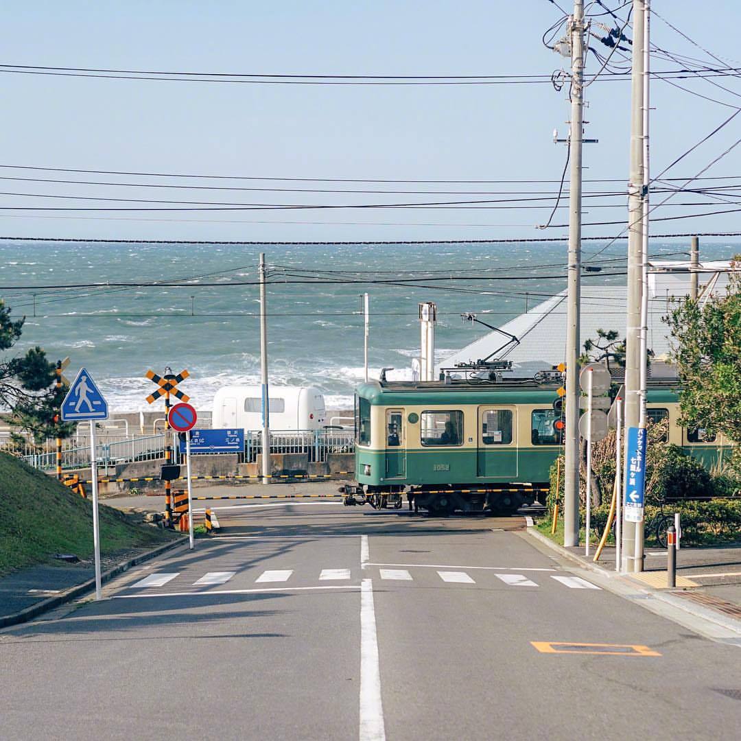 Kamakurakōkōmae Station 日本镰仓的海|镰仓_新浪新闻