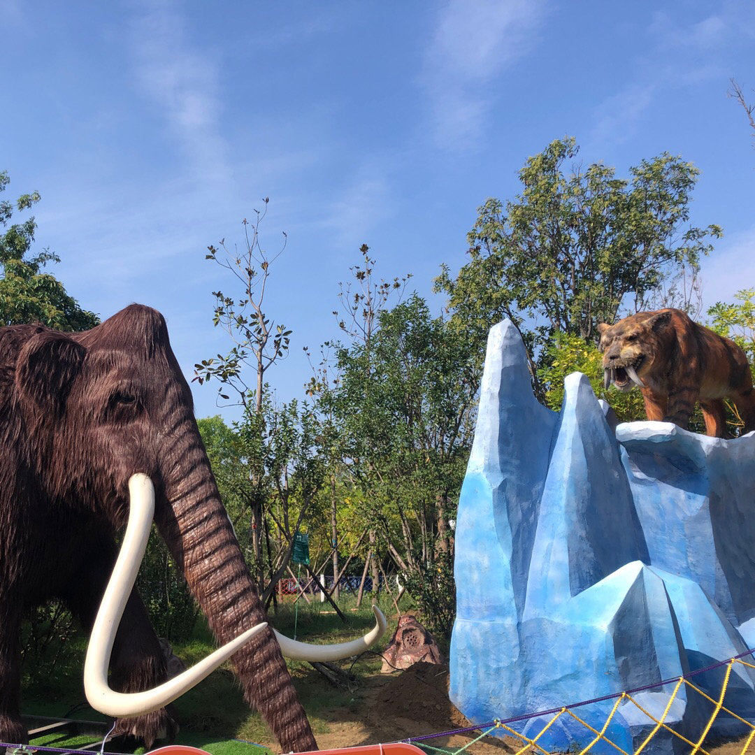 郑州松鼠部落森林公园的远古部落其实就是一个小小的恐龙园按真