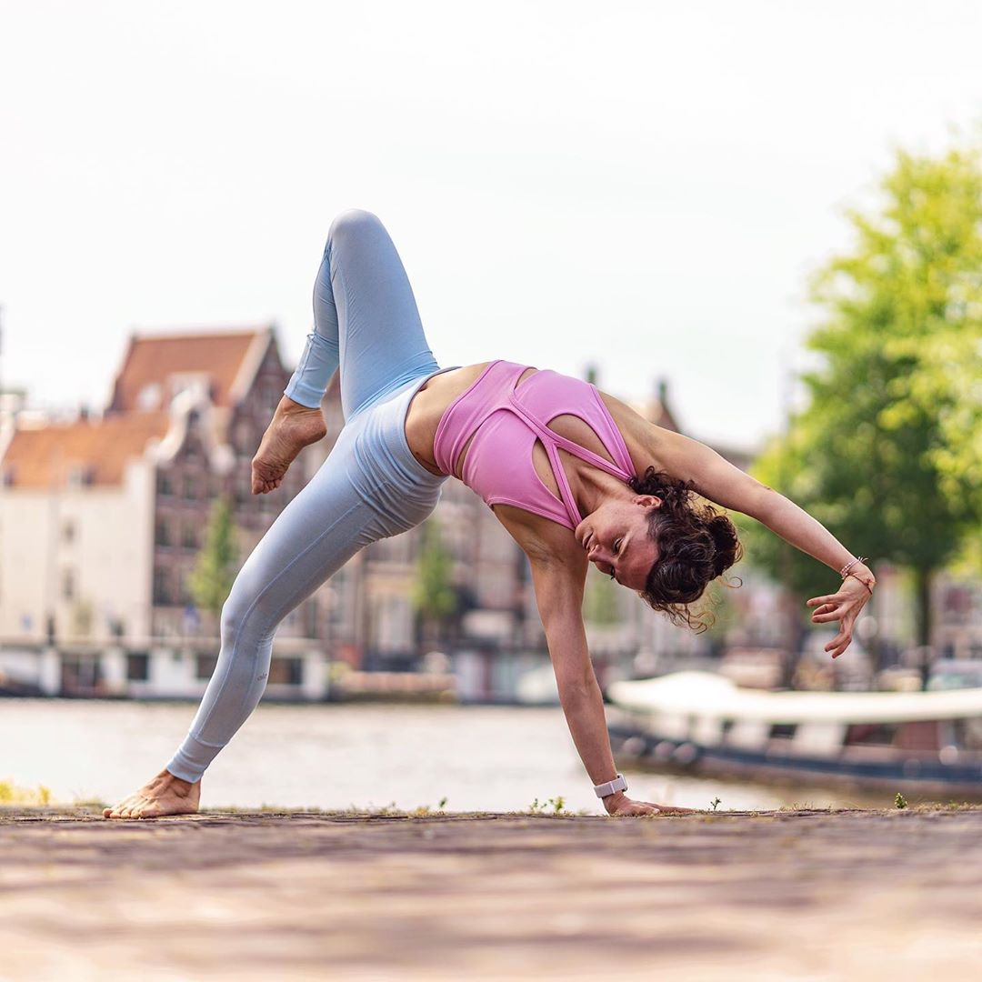 瑜伽的练习时间是因人而异的只要你觉得舒适安全就足够了