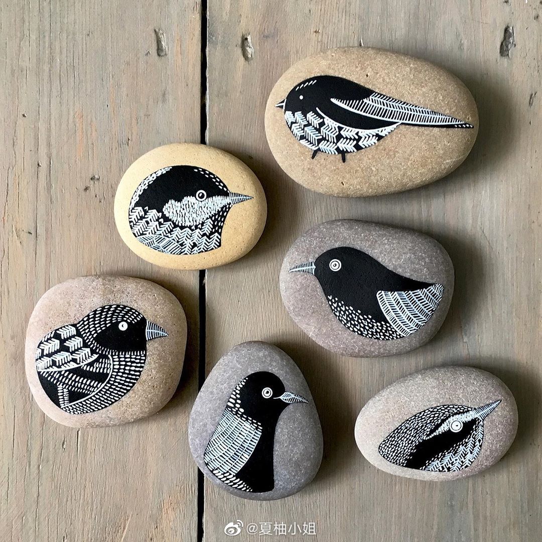 黑白线描石头画