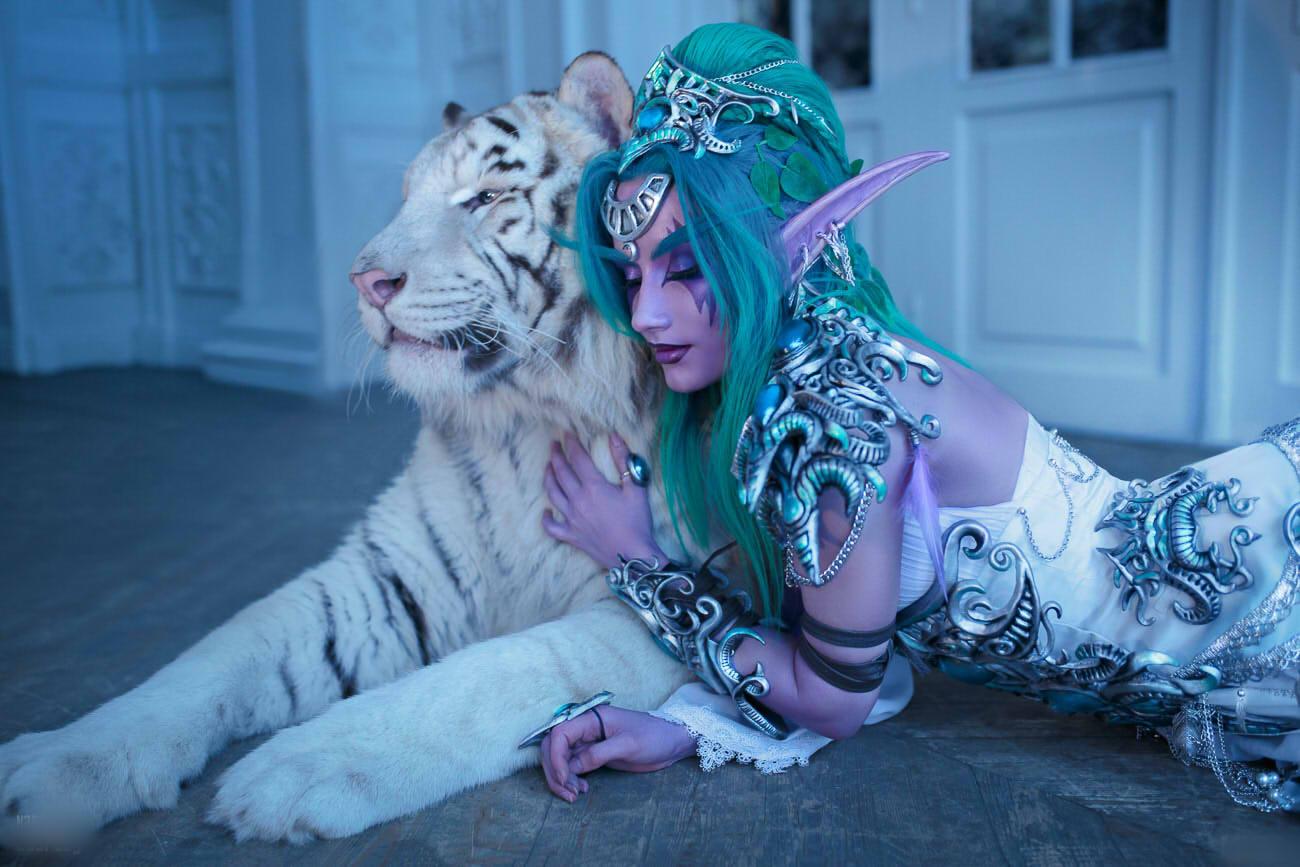 最敬业coser, 找来白虎一同出镜, 美到爆.网友: 这才是cos!