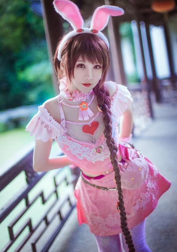 全网最火cos小舞抬腿瞬间吸粉20万网友还原度100