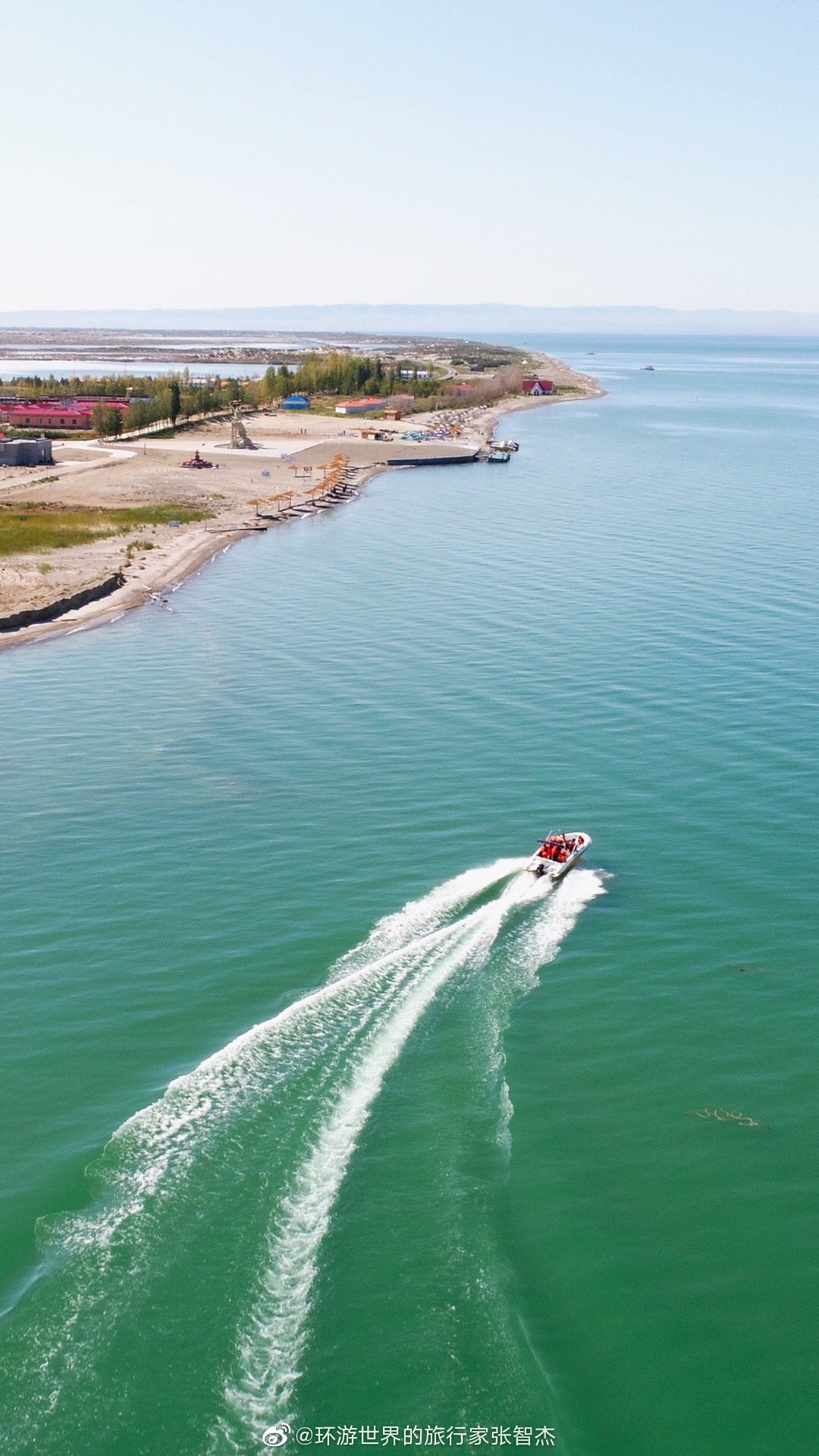 航拍新疆第二大内陆淡水湖阿勒泰福海县乌伦古湖湖水连天一色