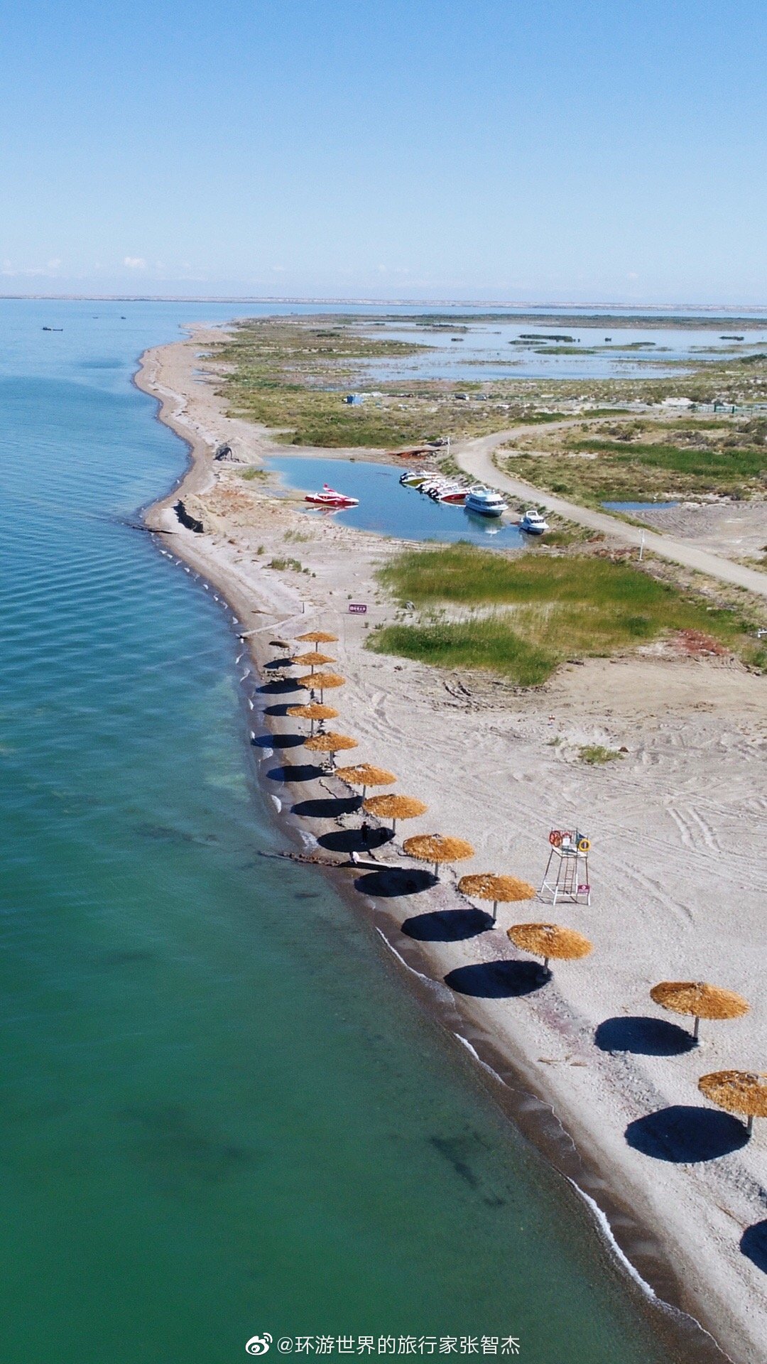 航拍新疆第二大内陆淡水湖阿勒泰福海县乌伦古湖湖水连天一色