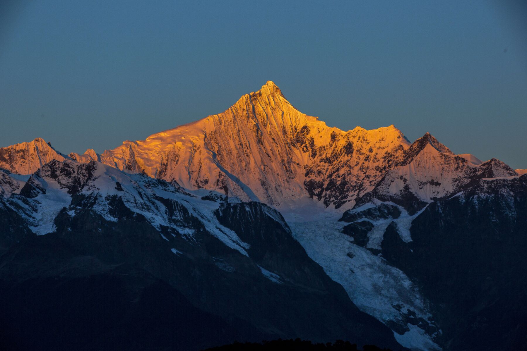 梅里雪山云南第一高峰,藏区八大神山之首_高清图集_新浪网