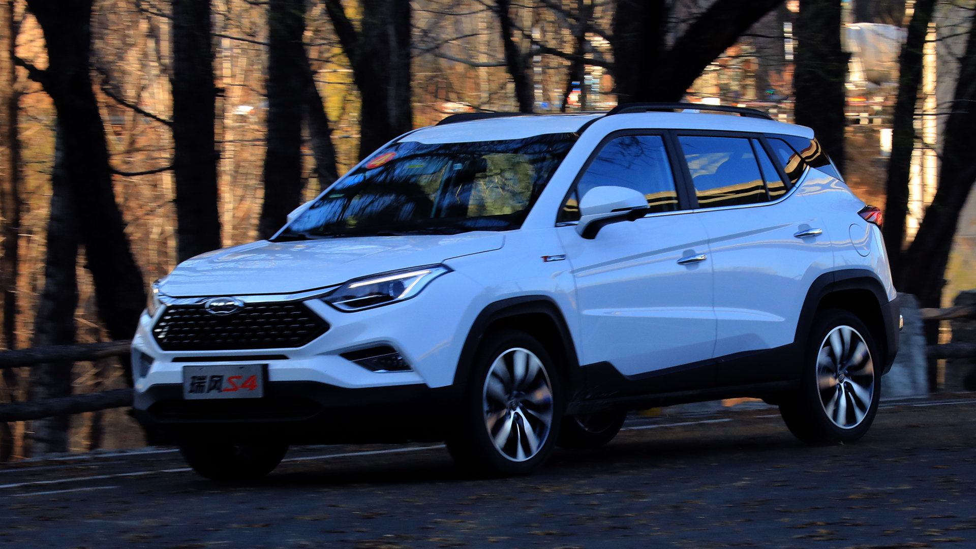 小型suv的淮军新秀!深度试驾江淮瑞风s4