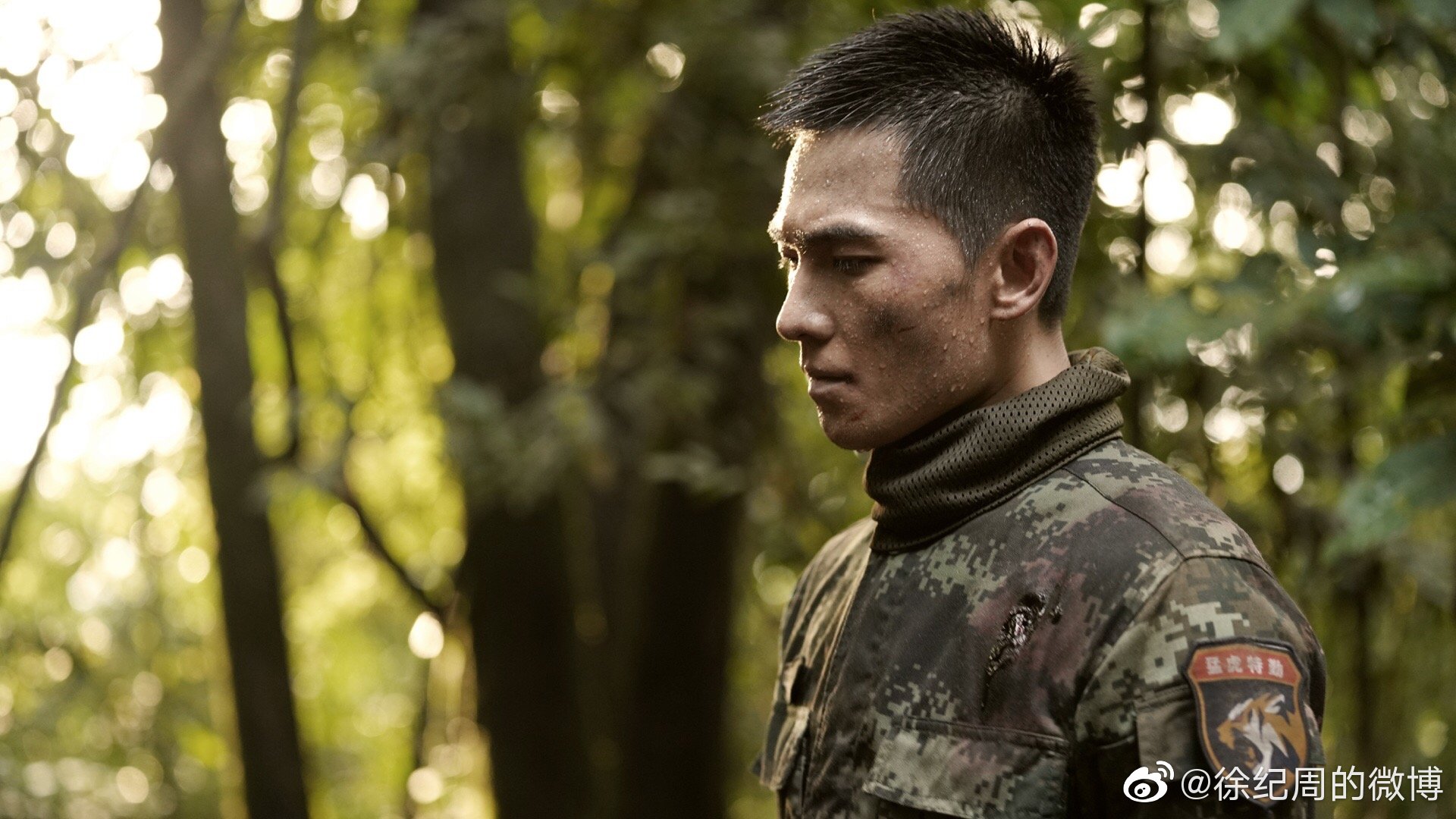 身穿军装,手里拿着枪|杨洋|军装|浴血奋战_新浪新闻