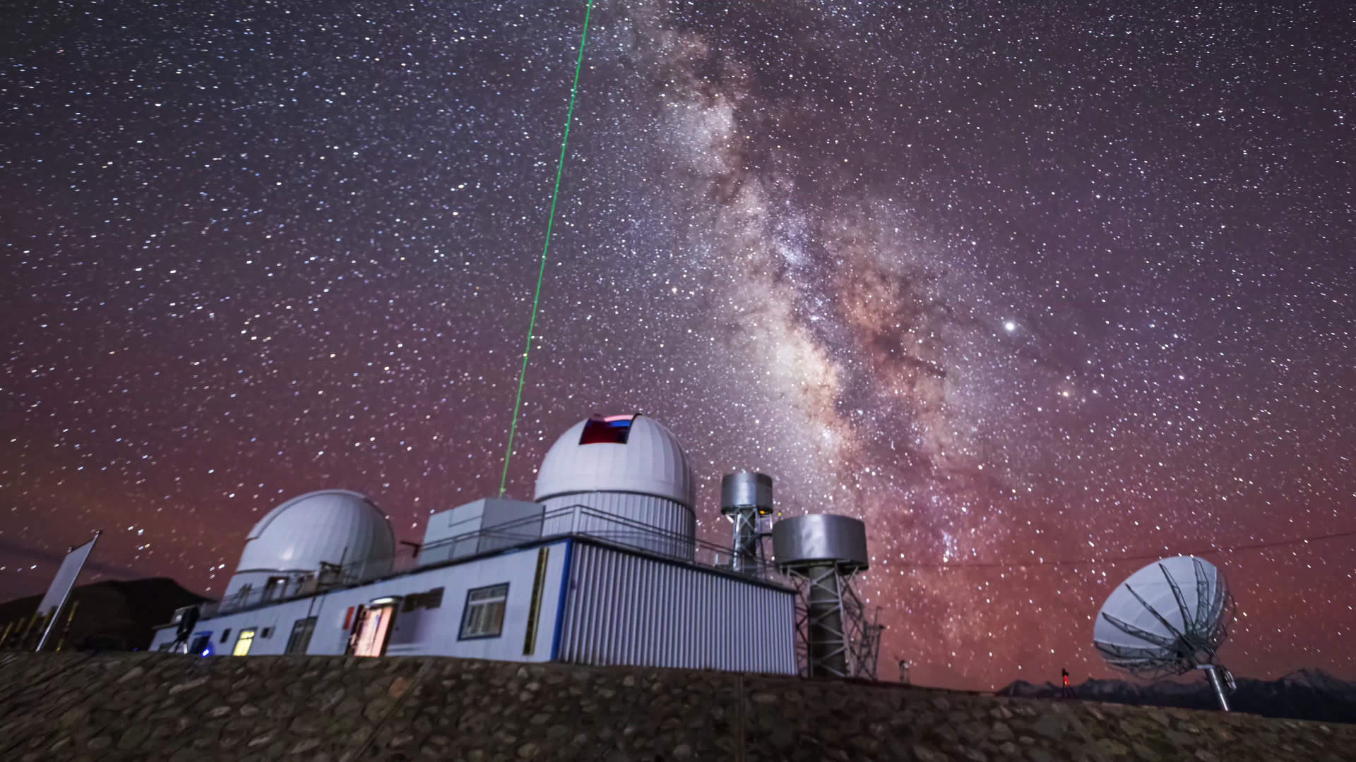 在遥远的西藏阿里,海拔5100米的高原上