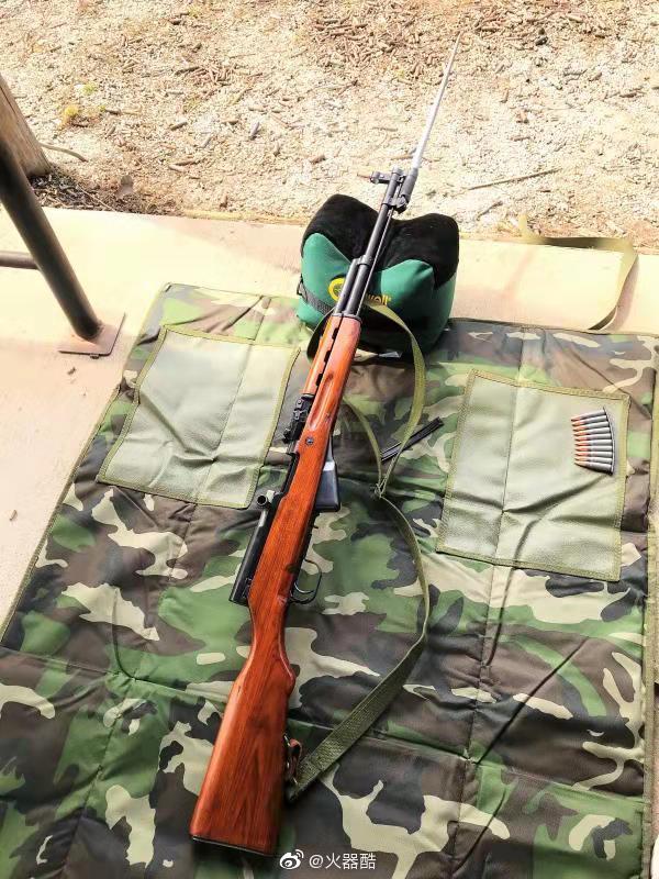 zzm收藏的我国生产的56式半自动步枪,火器酷得到拍摄者同意发布此图!