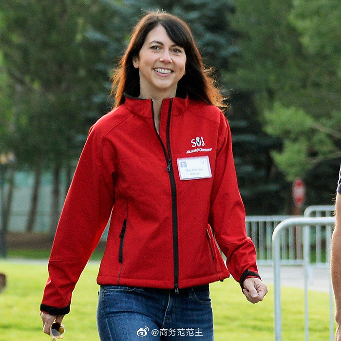 因为与贝索斯离婚而获得370亿美元身家的麦肯齐·贝索斯