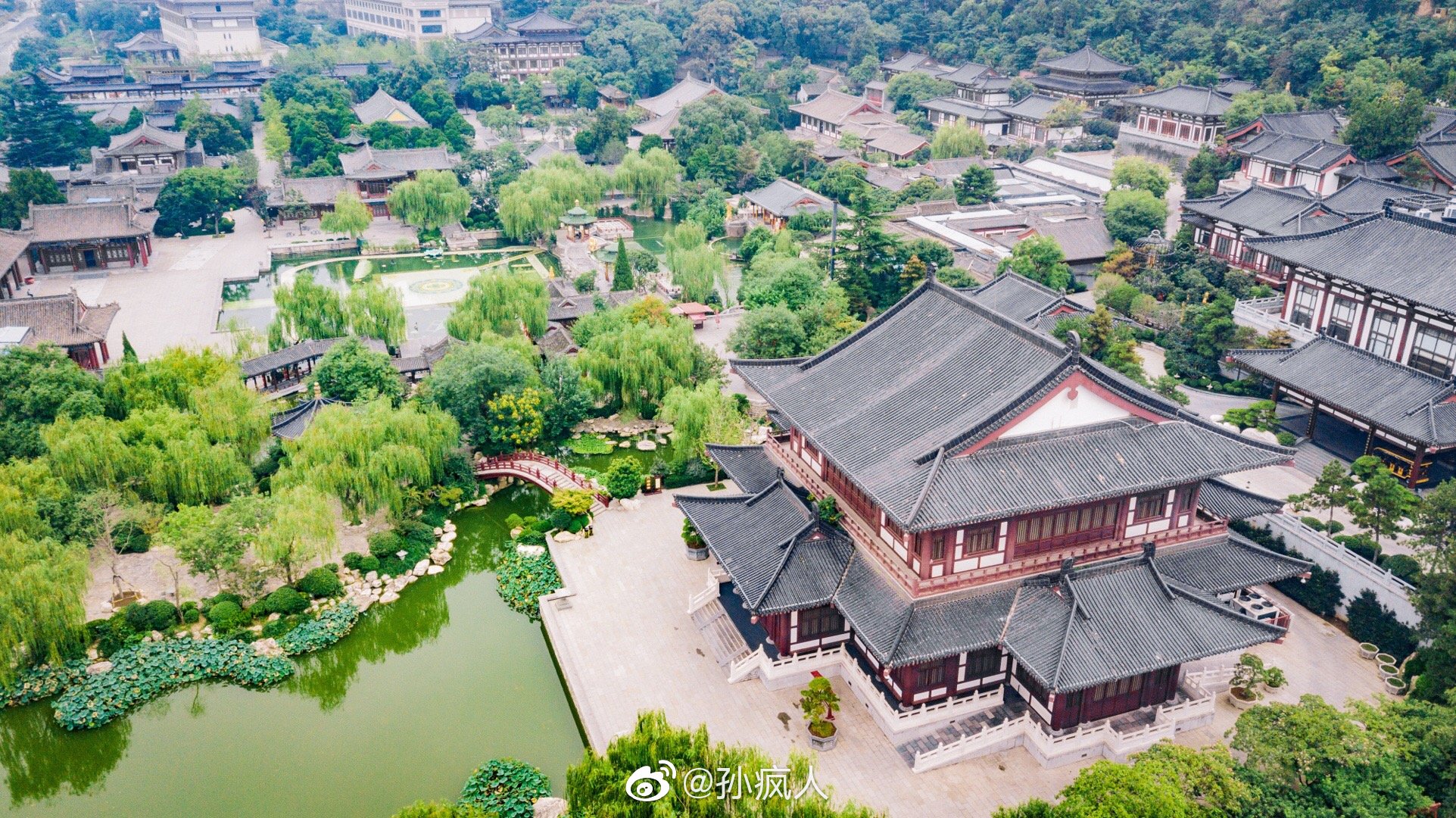 "七月七日长生殿,夜半无人私语时"