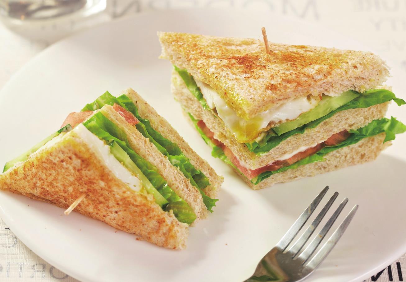 全麦包鸡蛋三明治 热牛奶