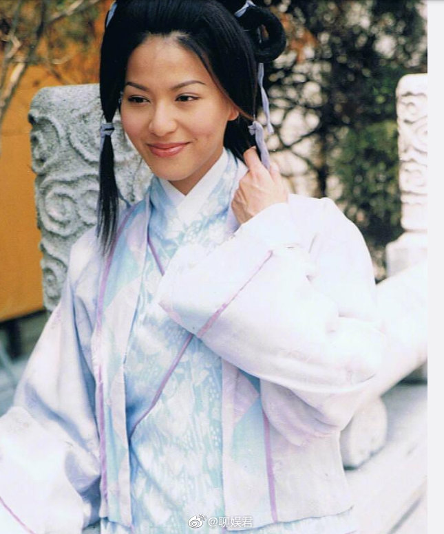 2001年倚天屠龙刀滕丽名饰演纪晓芙杨不悔
