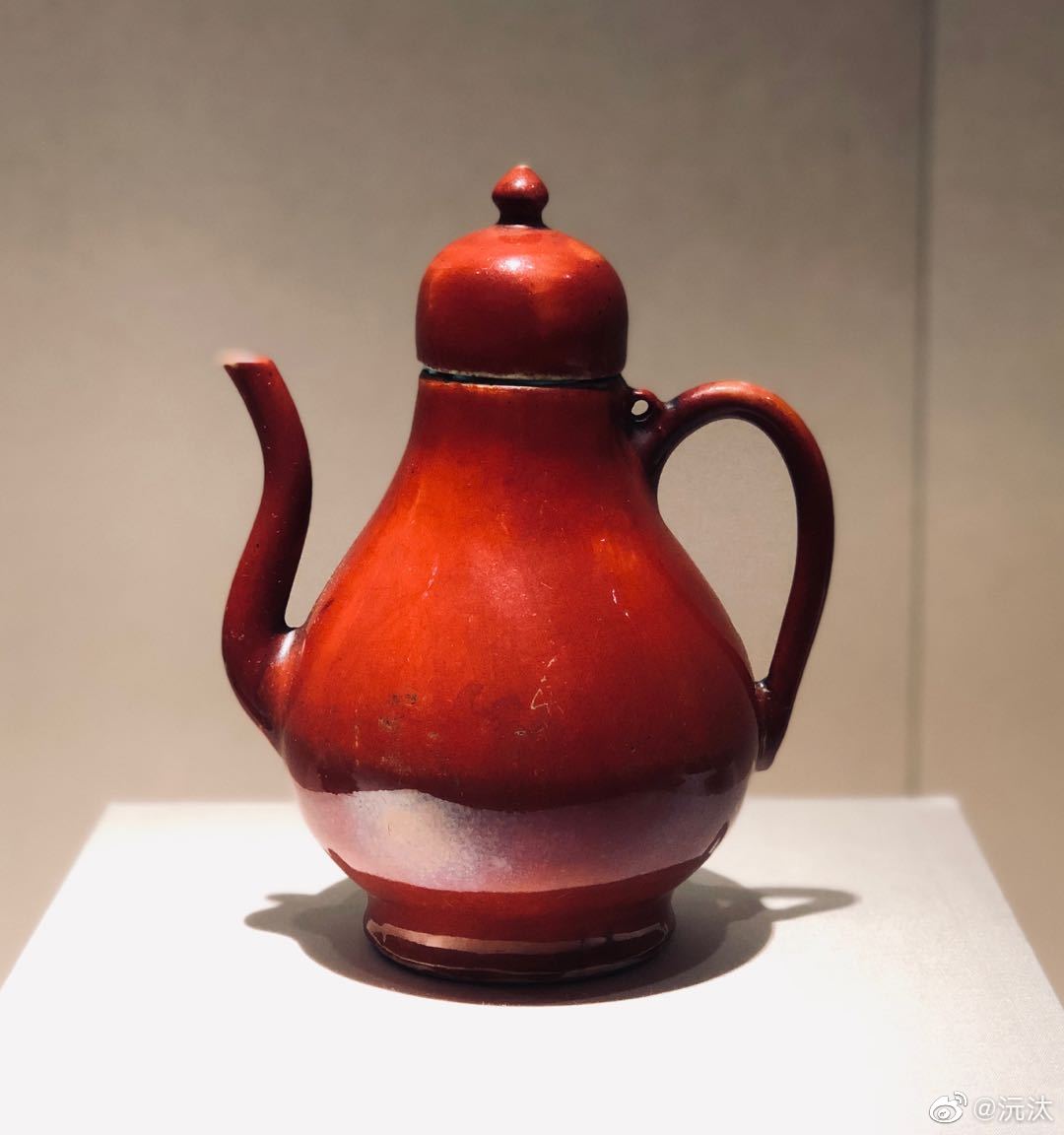 1矾红釉描金双系尊明嘉靖故宫博物院