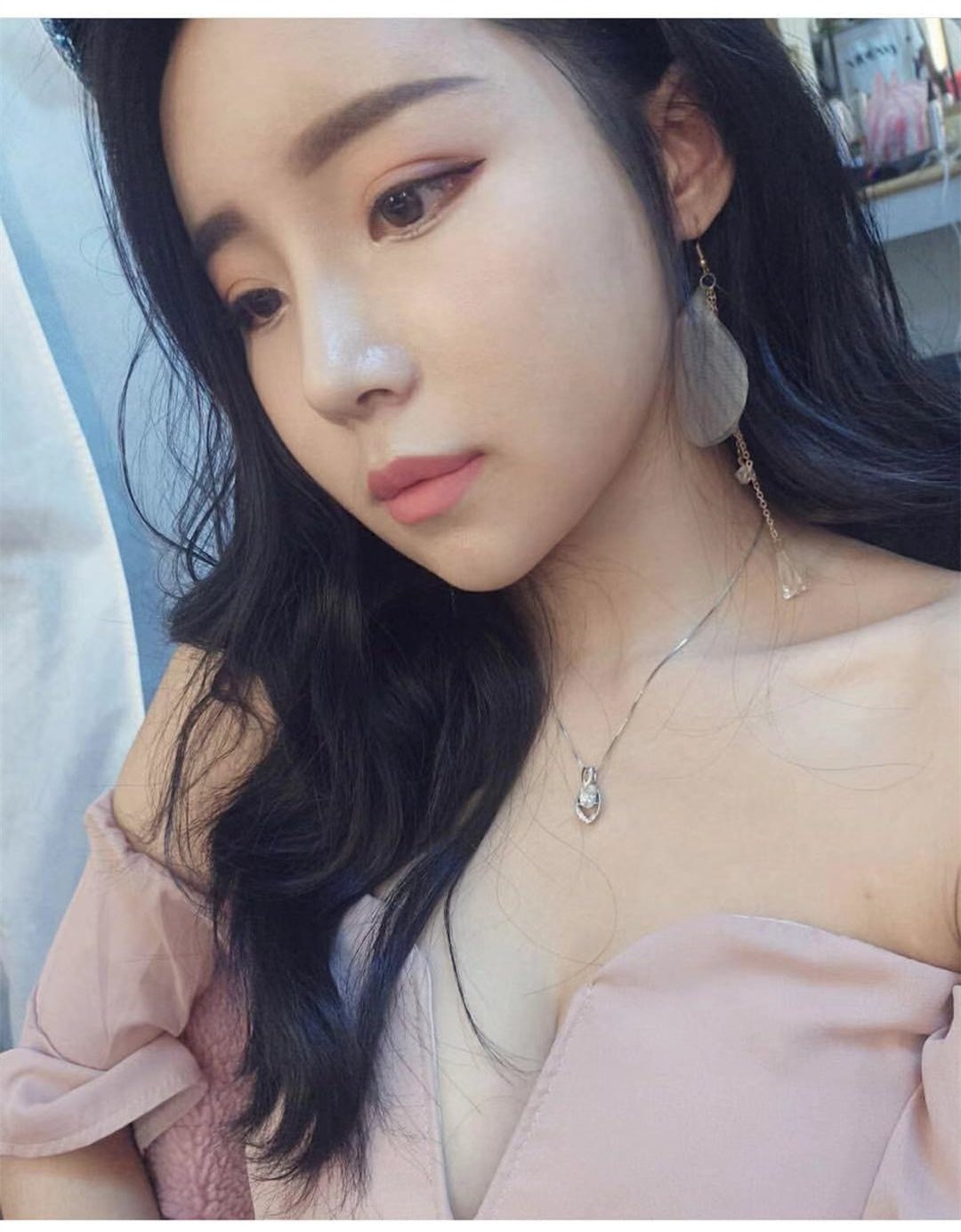 花20万8小时换脸,术后3天带止痛药去逛街?模特业竞争太激烈了