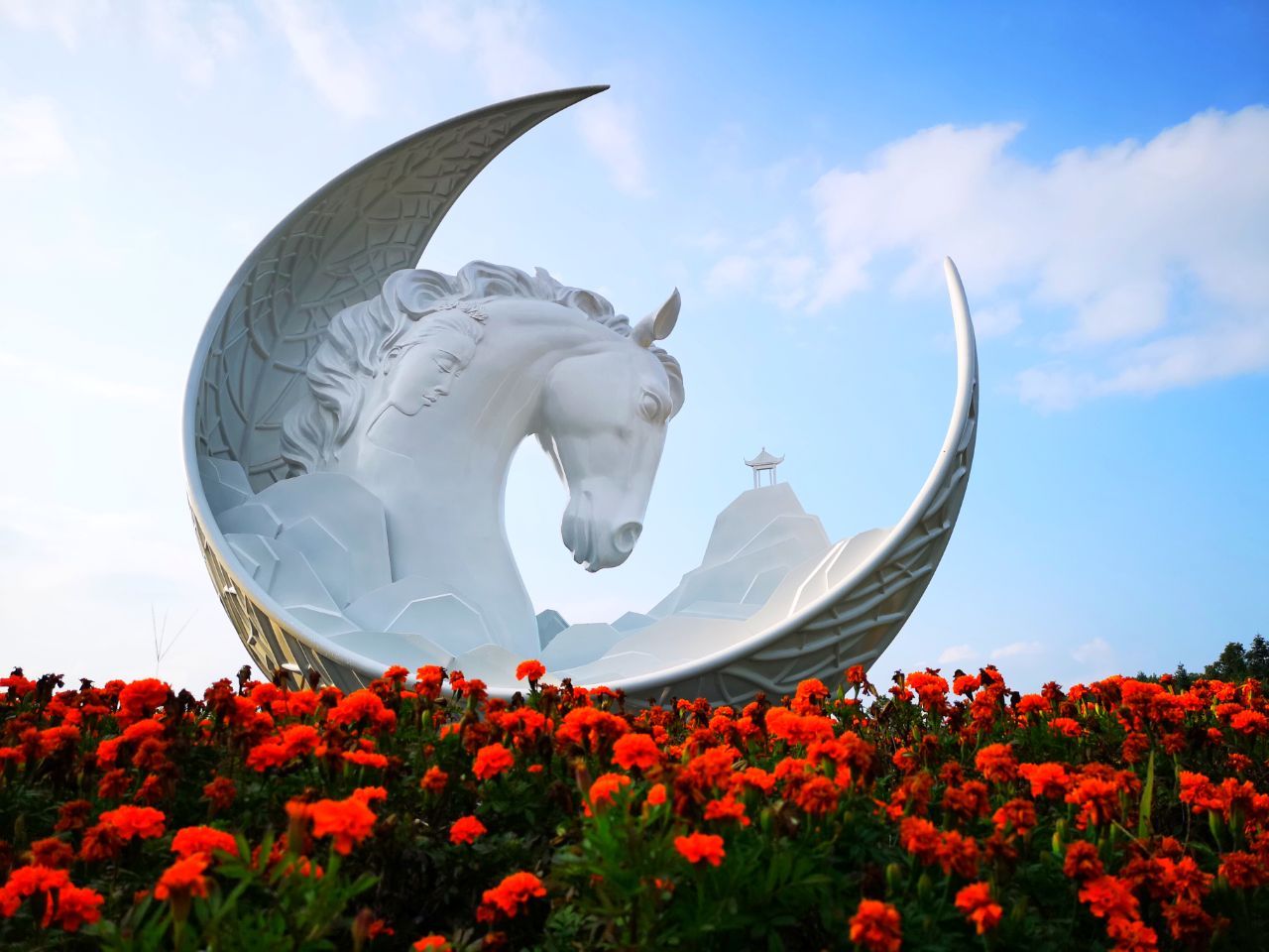 爱情新地标,白马山天尺情缘景区,十一全新推出飞天之吻