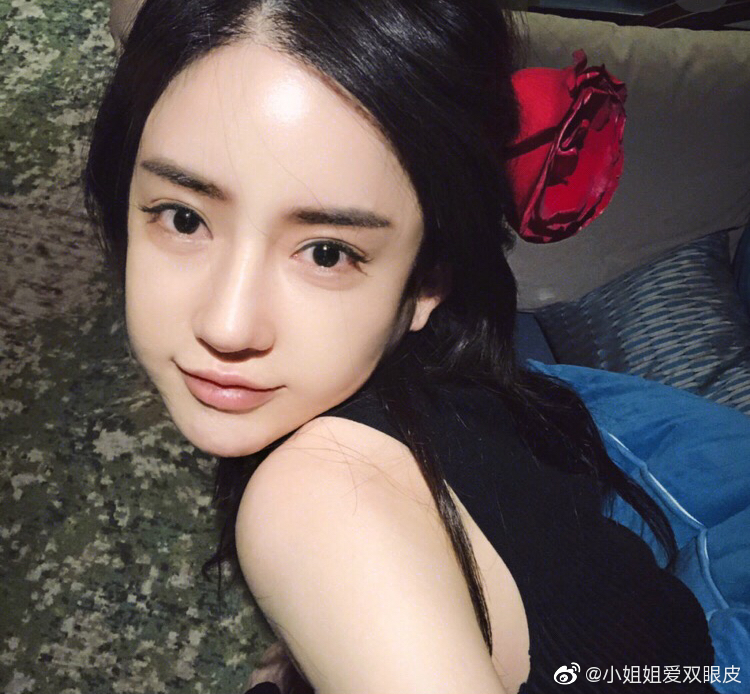 最近比较火的韩国网红潘南奎据说花了前男友十亿韩元