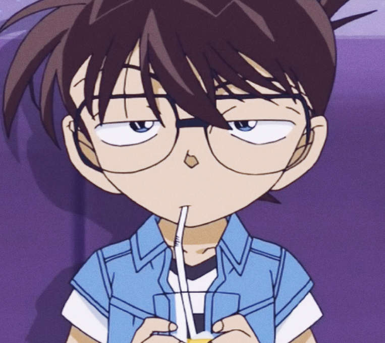 自截头像《卡拉ok包房的死角》柯南君唱歌的样子好认真啊~_高清图集