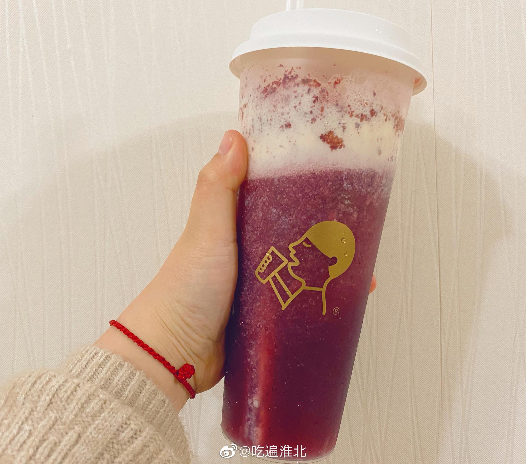 喜茶的多肉葡萄,奈雪的茶的欧包,满足满足