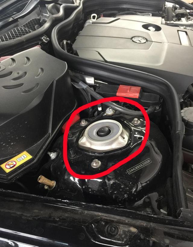 奔驰异响原因是装配质量差,修理师傅:高端车不该发生这种事情