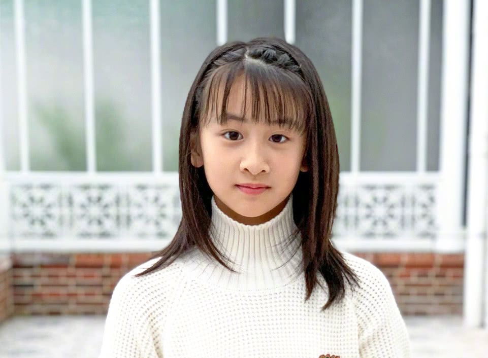 有种"气质"叫森碟,看了她掀起刘海的照片,才是"淑女范"