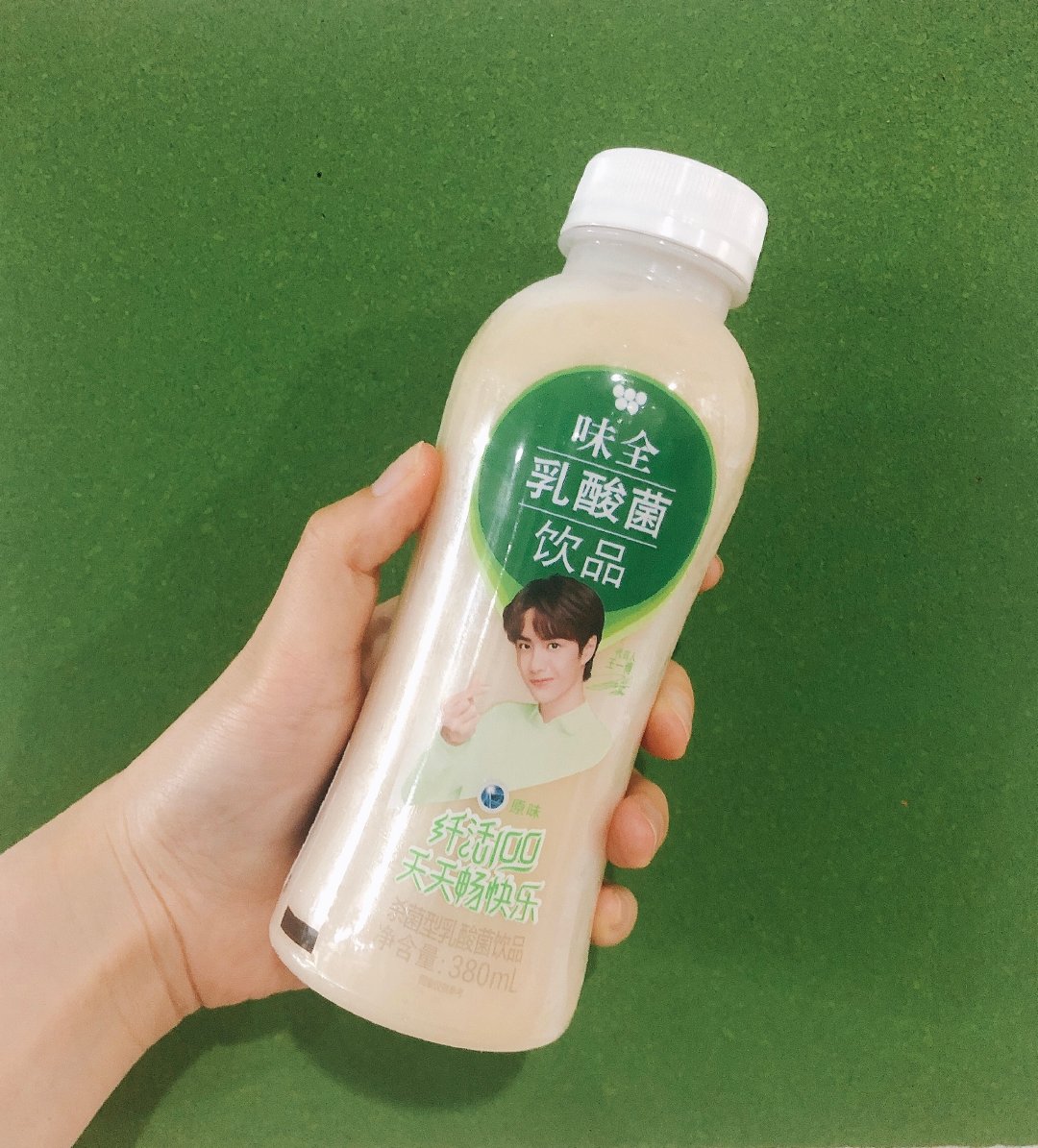 夏天是属于吃货的季节 配上一瓶味全乳酸菌简直完美