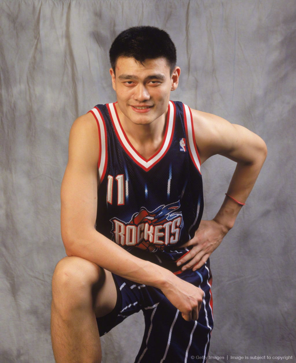刚进nba时候的姚明旧照,太青涩了