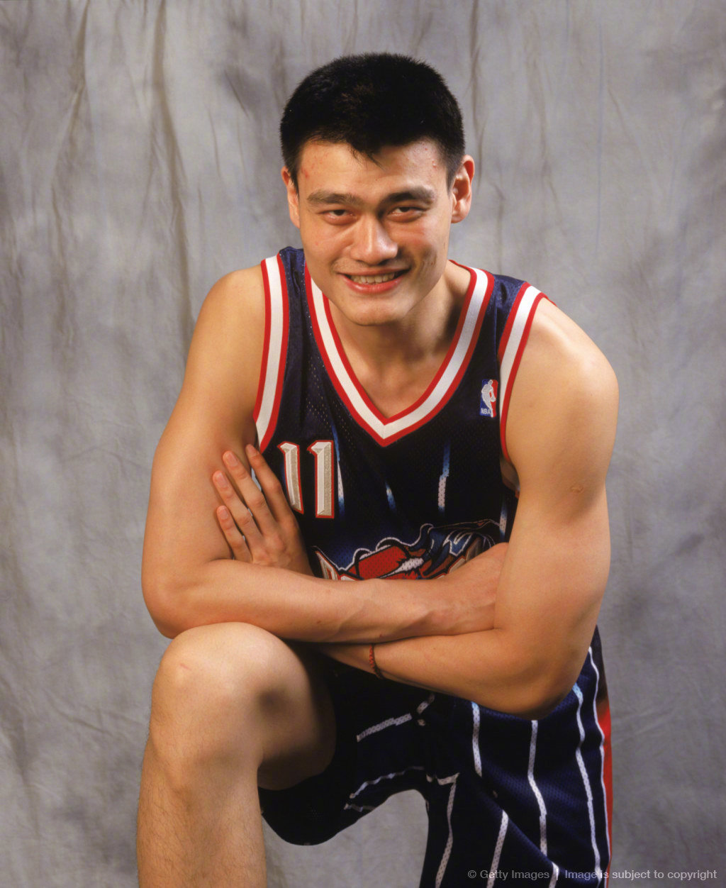 刚进nba时候的姚明旧照,太青涩了