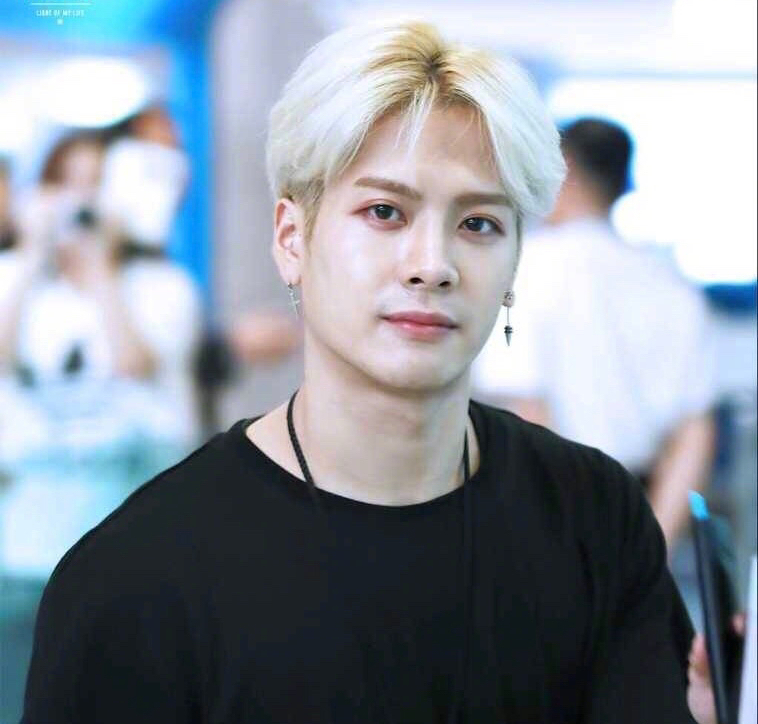 王嘉尔留中分=全嘉尔全嘉尔中分真的是可盐可甜呢!@王嘉尔