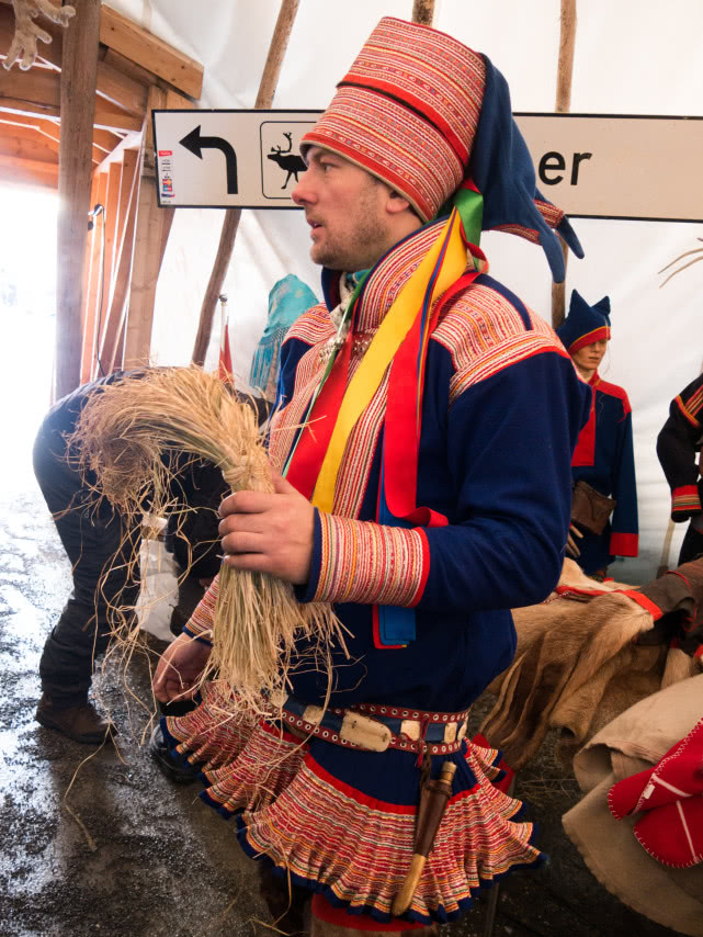 最土豪的少数民族:用豪车,直升飞机放牧,各个是隐形的富翁
