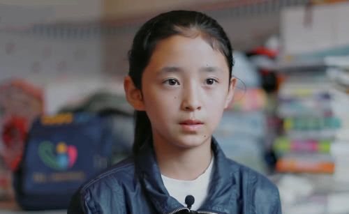 《变形计》史上最富农村爸爸,看到他同时玩两块手机,网友炸锅了