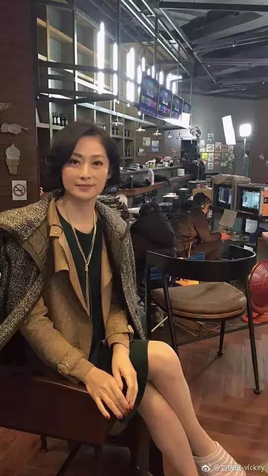 在《幸福一家人》中依旧气质出众|刘瑞琪|幸福一家人|张檬_新浪新闻