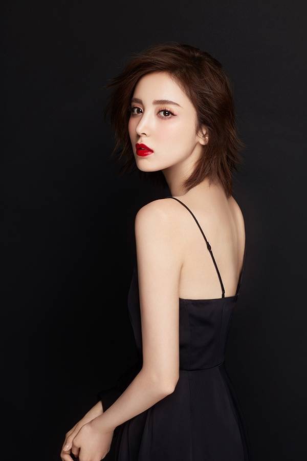 古力娜扎天鹅颈美背杀,你有没有被撩到?